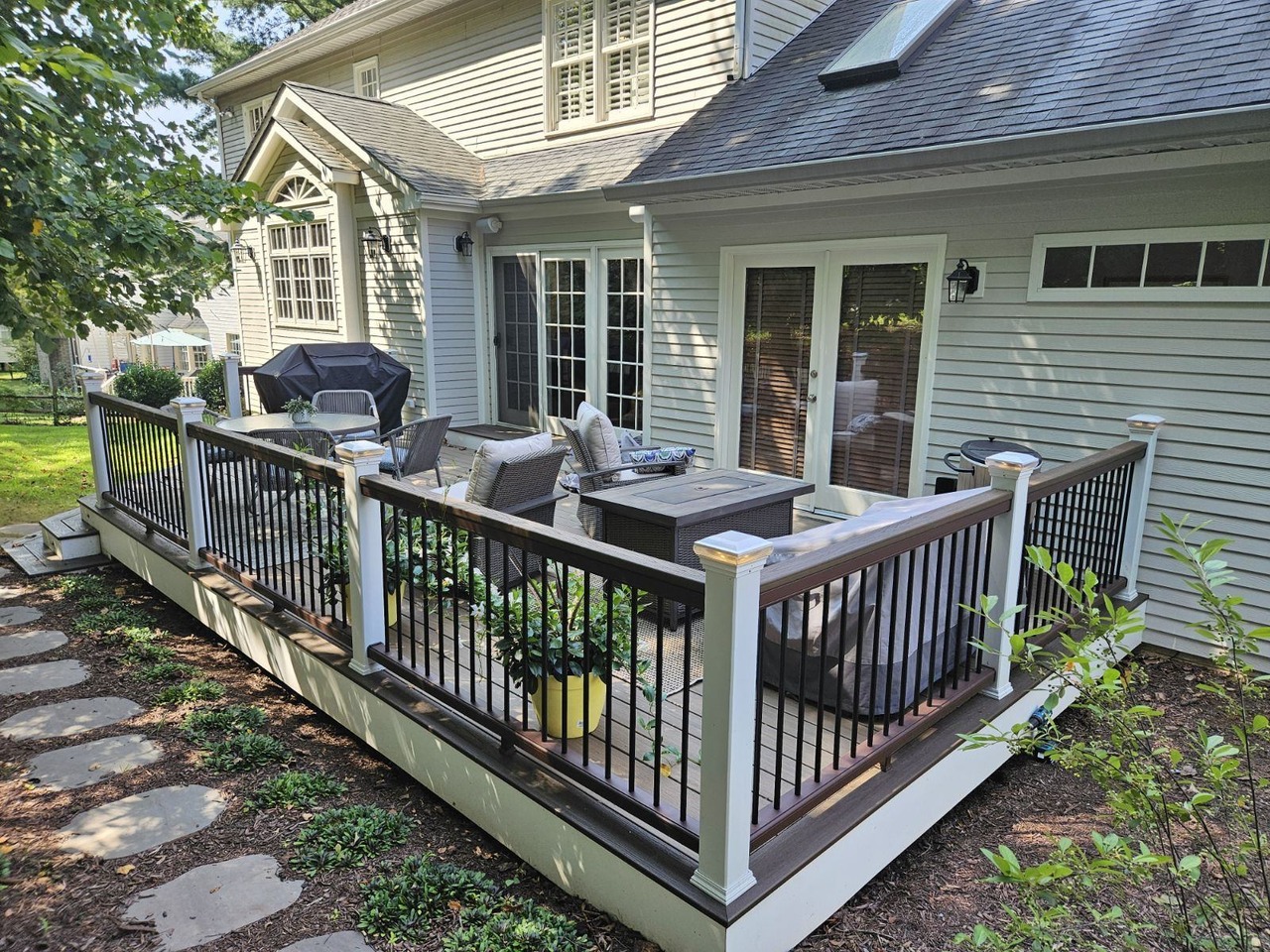 Composite Deck with Trex Transcend Vintage Lantern Railings